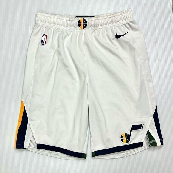 Utah Jazz Juwan Morgan #16 Basketball Shorts 2017-18 NBA Season 40+2 Game Worn - Picture 1 of 16